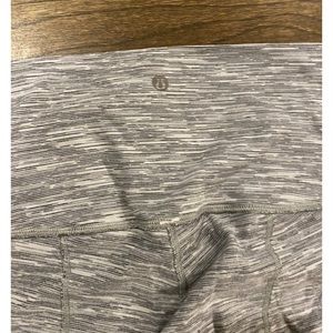 Gray and white lululemon cropped leggings
